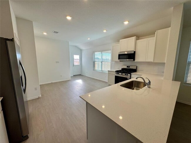 1406 Roaming Oak Bnd in Andice, TX - Building Photo - Building Photo