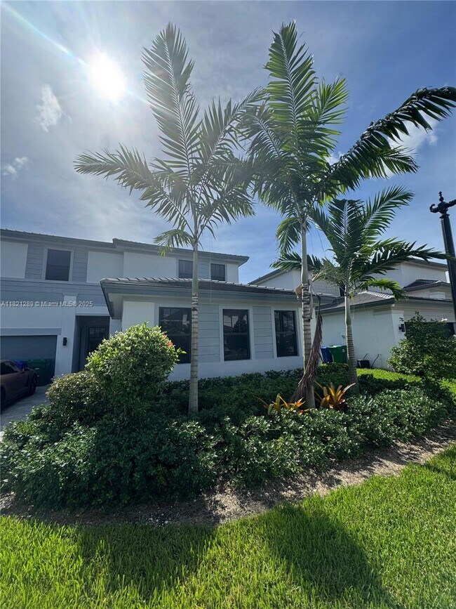 4481 SW 173rd Ave in Miramar, FL - Building Photo - Building Photo