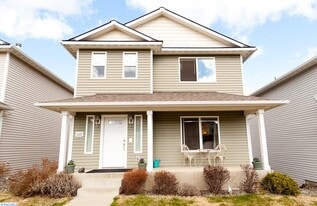 1172 SW Lost Trail Dr in Pullman, WA - Building Photo