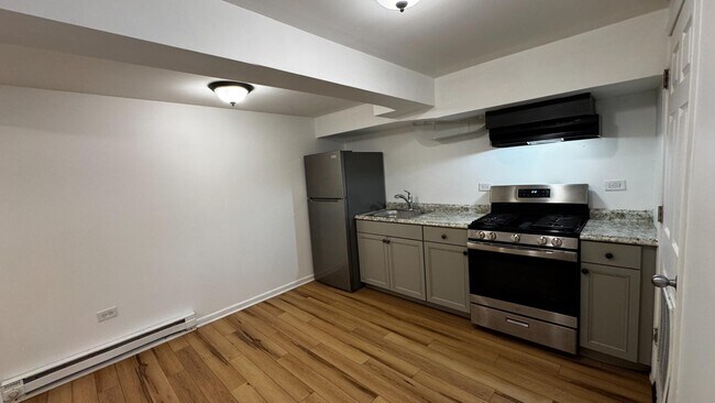 915 N Monticello Ave in Chicago, IL - Building Photo - Building Photo