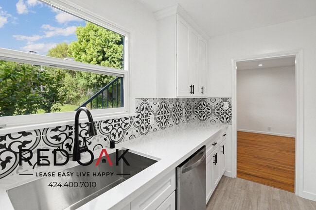 2247 Merton Ave in Los Angeles, CA - Building Photo - Building Photo