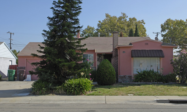 15230 Farnsworth St in San Leandro, CA - Foto de edificio - Building Photo