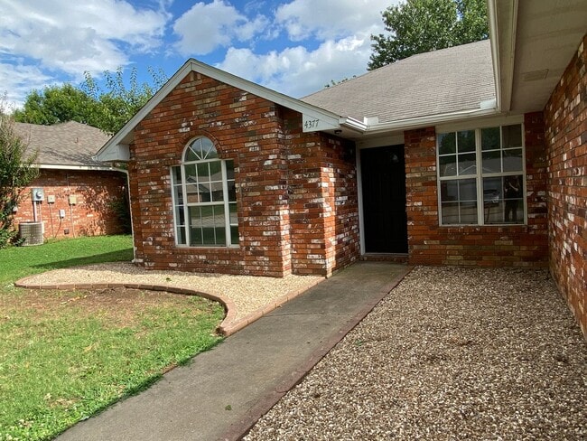 4377 W Cheyenne Dr in Fayetteville, AR - Building Photo - Building Photo