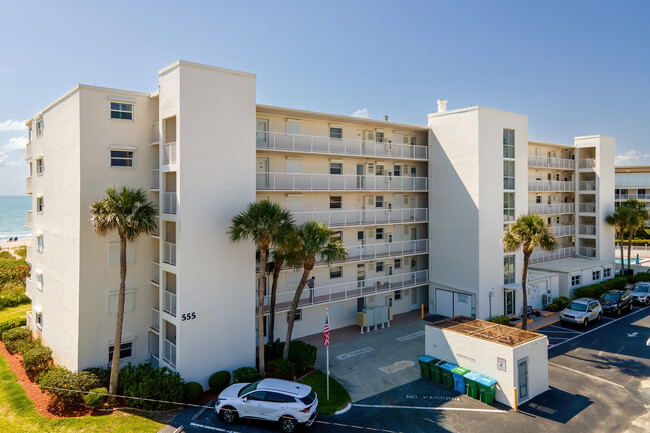 Windjammer in Cape Canaveral, FL - Foto de edificio - Building Photo