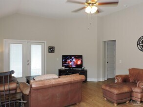 5643 Vendome Ct in Milton, FL - Building Photo - Building Photo