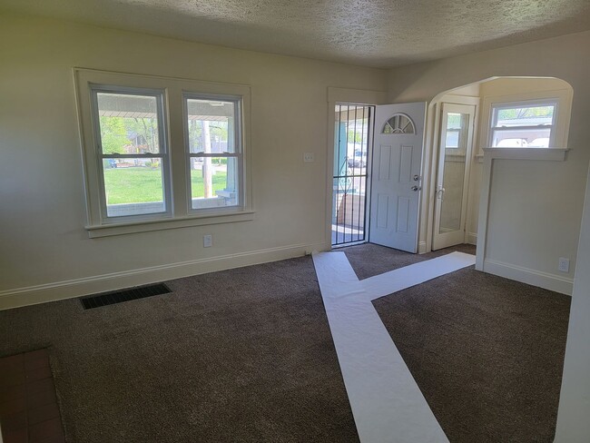 570 Talbot St in St Thomas, ON - Building Photo - Building Photo