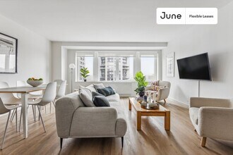 Spacious ROOM at The Heritage House, Unit 4 in New York, NY - Foto de edificio - Building Photo