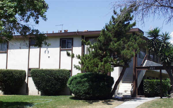 557 Diamond Ct in Upland, CA - Foto de edificio - Building Photo