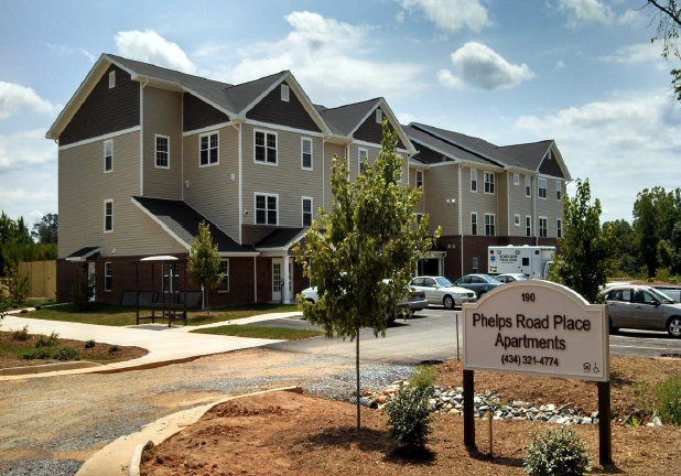 Phelps Road Place Apartments in Madison Heights, VA - Foto de edificio