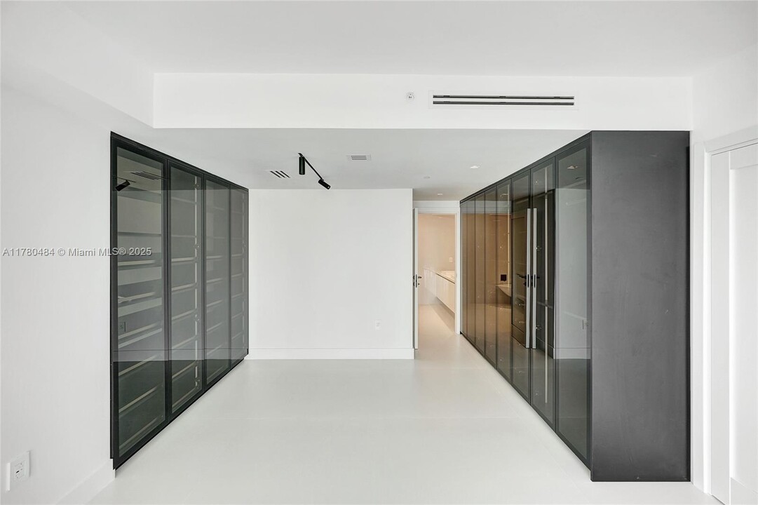 330 Sunny Isles Blvd, Unit 5-1405 in Sunny Isles Beach, FL - Building Photo