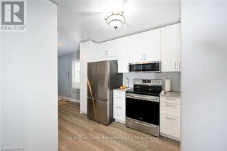 8 Buss Ct in Thorold, ON - Building Photo - Building Photo