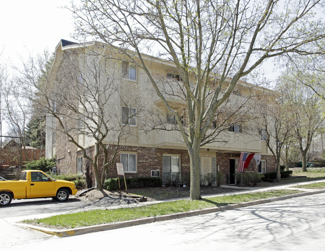 3545 E Tesch St in St. Francis, WI - Foto de edificio - Building Photo