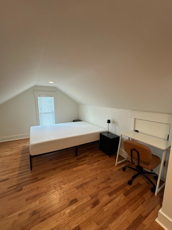 property at 1133 E Henry St