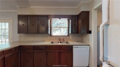 4814 Afton Oaks Dr in College Station, TX - Foto de edificio - Building Photo