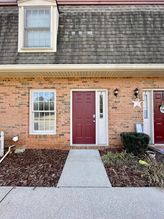3730 Old Flowery Branch Rd, Unit J3 in Oakwood, GA - Building Photo