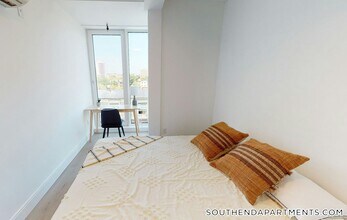 1 Newcomb St, Unit 605 in Boston, MA - Building Photo - Building Photo