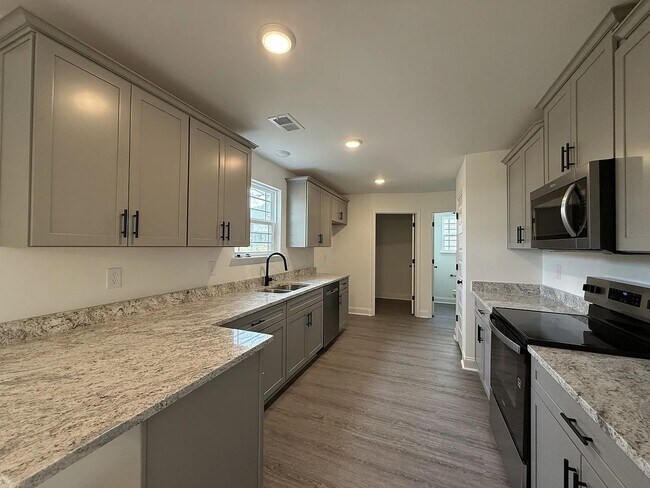 1094 Javier Dr in Springfield, TN - Building Photo - Building Photo