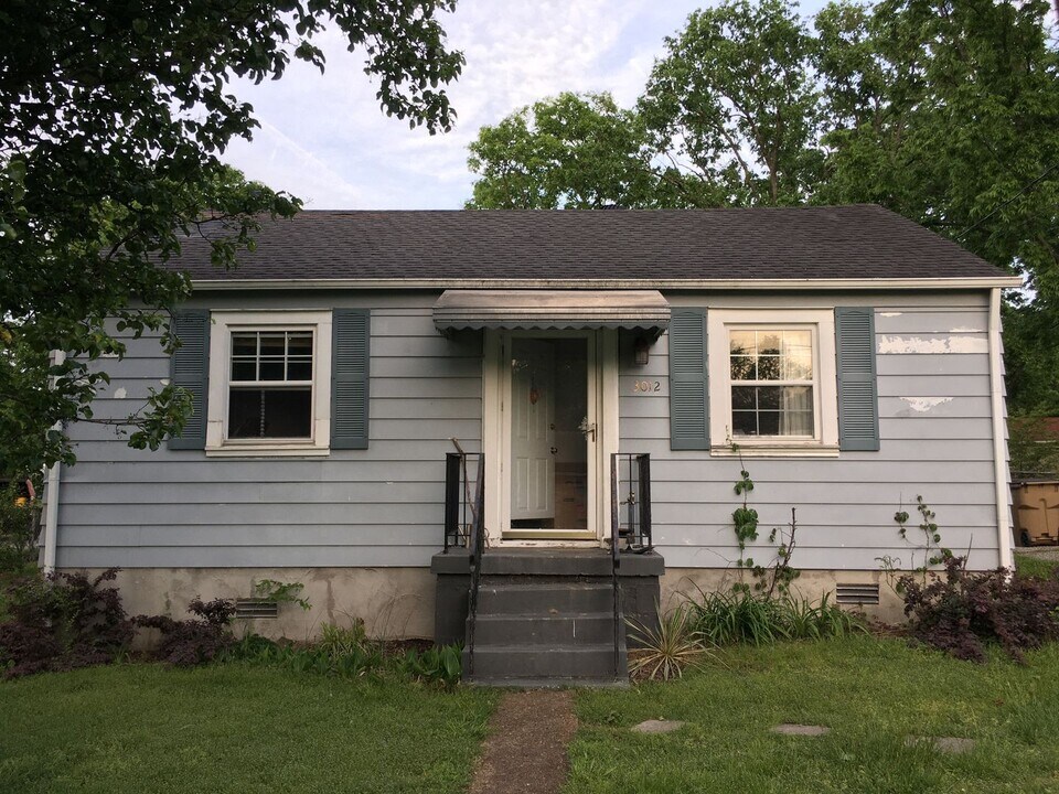 3012 Louise Dr in Nashville, TN - Building Photo