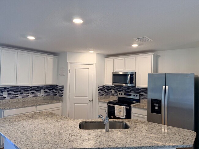 12253 Island Shrike Rd in Brooksville, FL - Building Photo - Building Photo