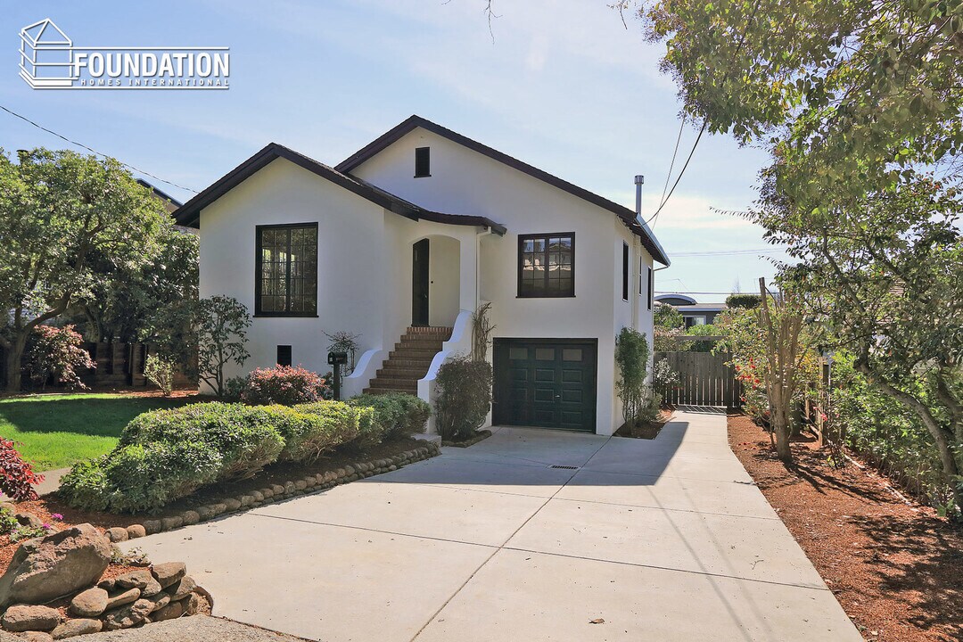 18 Amicita Ave in Mill Valley, CA - Foto de edificio