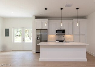 5588 Wendy Ln in Naples, FL - Building Photo - Building Photo