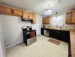 2324 SW 47th St in Oklahoma City, OK - Building Photo - Building Photo