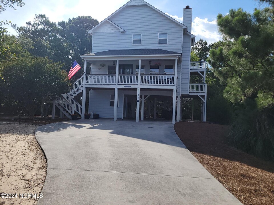 118 Wyndward Ct in Emerald Isle, NC - Building Photo