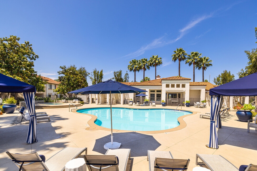 Mission Grove Park in Riverside, CA - Foto de edificio