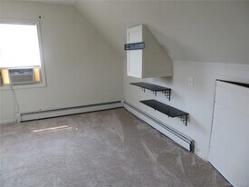 9 Palfrey St in Bay Shore, NY - Building Photo