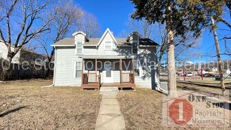 238 W Mississippi St in Liberty, MO - Building Photo