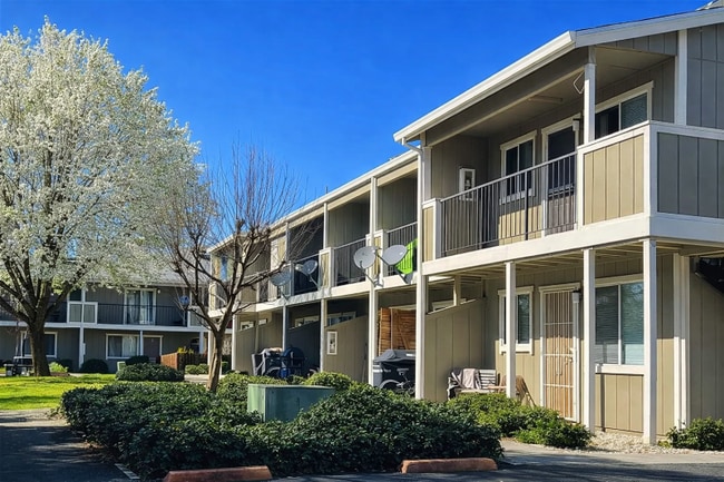 6667 Blue Heron Dr in Upper Lake, CA - Foto de edificio - Building Photo