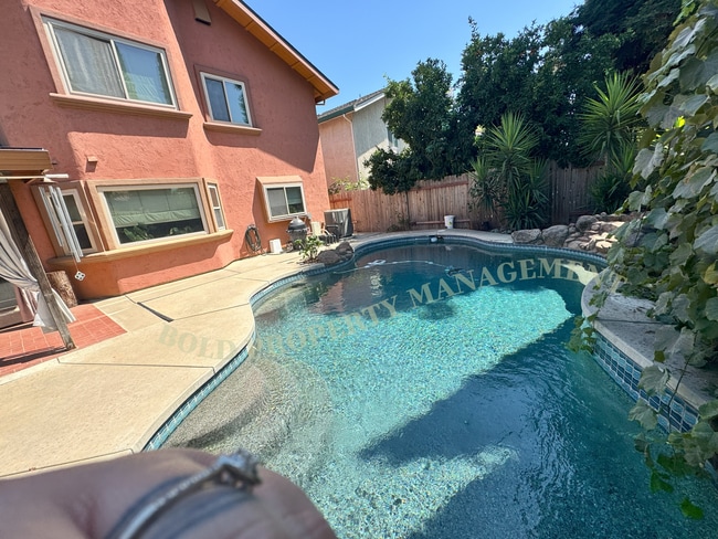 3159 Doroteo Way in Sacramento, CA - Building Photo - Building Photo