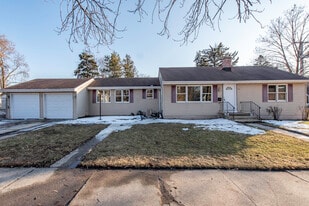 821 12th St in North Chicago, IL - Building Photo