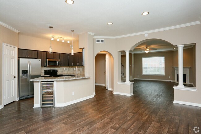 2700 Holly Hall St in Houston, TX - Building Photo - Building Photo