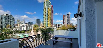 227 16th St in San Diego, CA - Building Photo - Building Photo