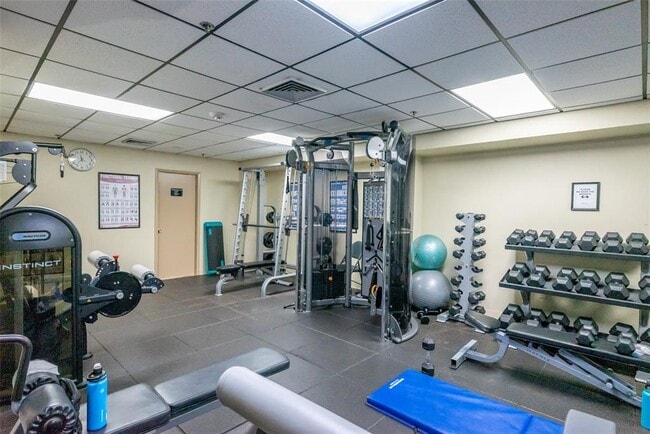 1201 S Ocean Dr, Unit 405S in Hollywood, FL - Foto de edificio - Building Photo
