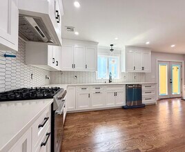 40 E Pasadena Pl in Bridgeport, CT - Building Photo - Building Photo