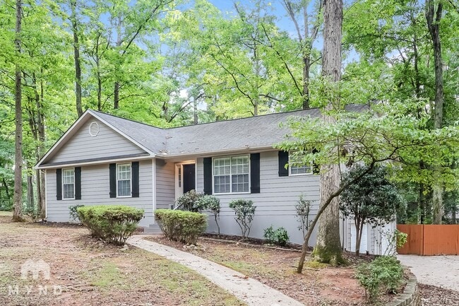 70 Briarwood Ct in Newnan, GA - Building Photo - Building Photo