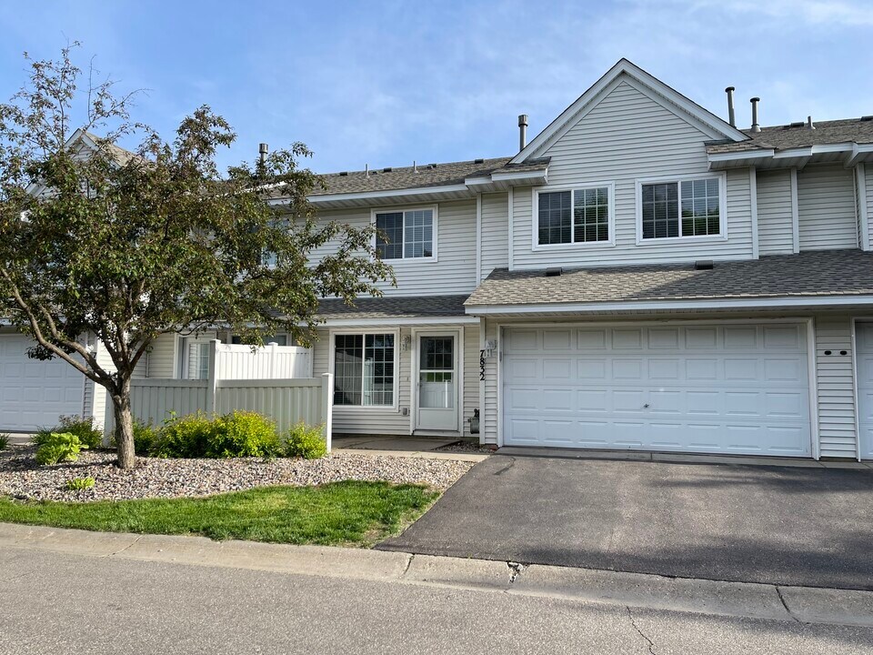 7832 Harvest Lane in Chanhassen, MN - Building Photo