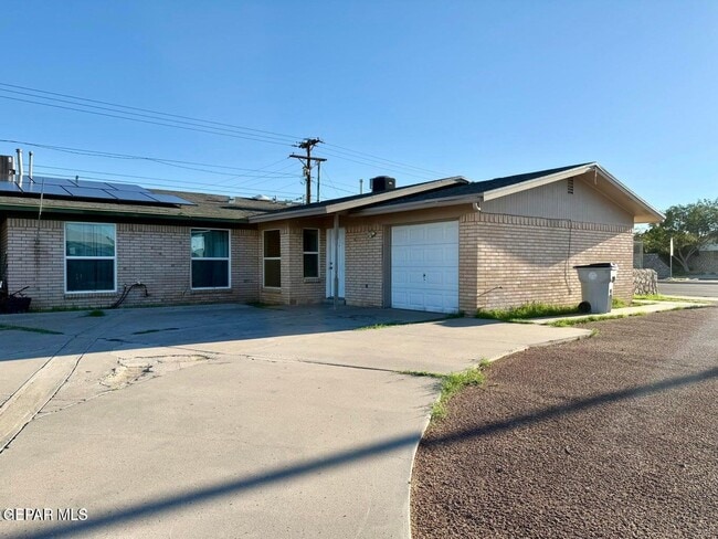 10833 Cardigan Dr in El Paso, TX - Building Photo - Building Photo