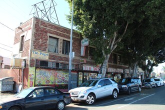 3572-3580 E 8th St in Los Angeles, CA - Foto de edificio - Building Photo