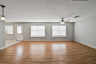 3231 Stoneydale Ln in Spring, TX - Building Photo - Building Photo