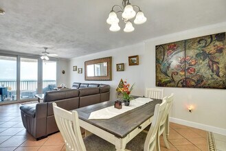 2055 S Atlantic Ave in Daytona Beach, FL - Building Photo - Building Photo