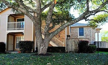Woodvine Park Condominiums in Houston, TX - Building Photo - Building Photo