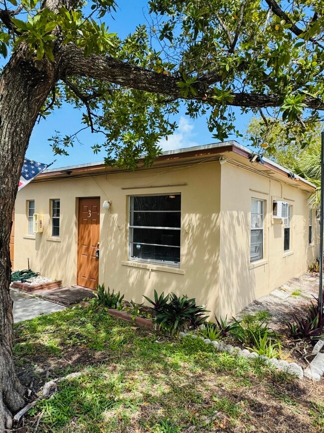 property at 1101 N Federal Hwy