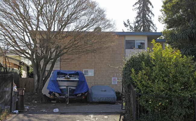 2732 21st Ave in Oakland, CA - Foto de edificio - Building Photo