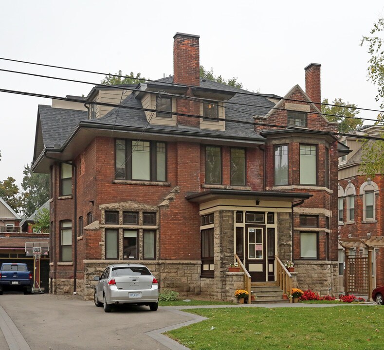 124 Wentworth St S in Hamilton, ON - Building Photo