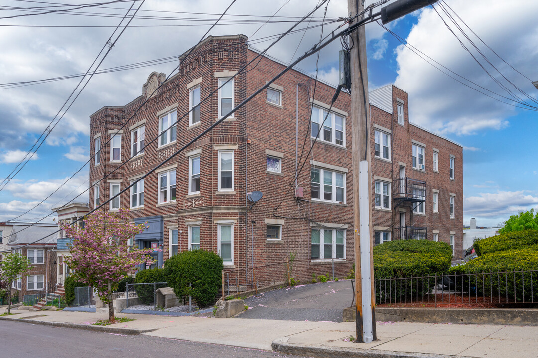 70 Bellingham St in Chelsea, MA - Foto de edificio