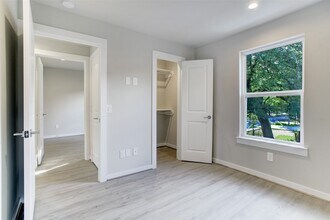 645 E 11th 1/2 St in Houston, TX - Building Photo - Building Photo