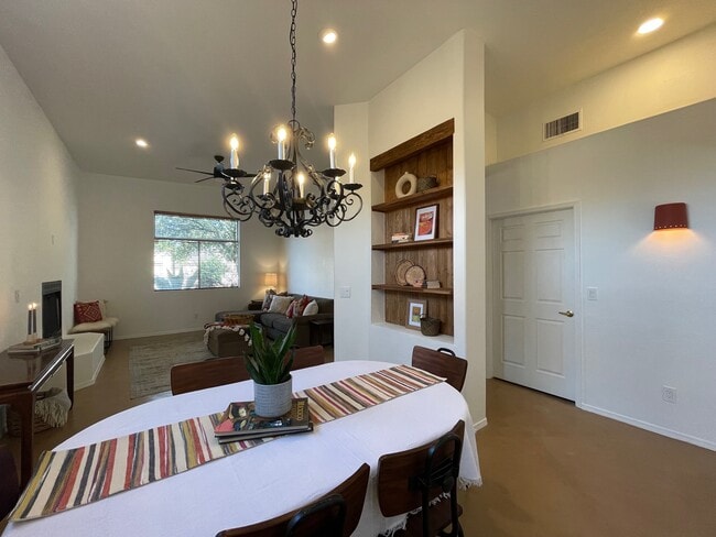 2911 E Ave Portico in Tucson, AZ - Building Photo - Building Photo